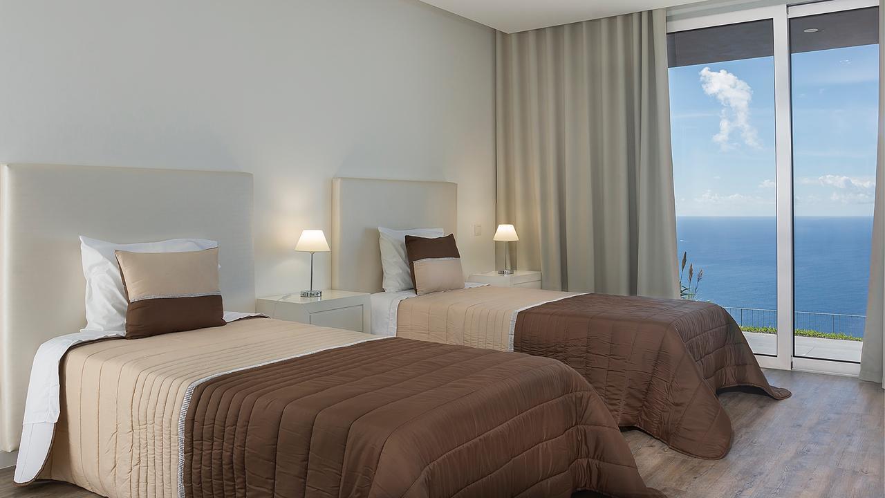 Ourmadeira - Cliffscape, Panoramic Seaviews Villa Estreito Da Calheta Luaran gambar